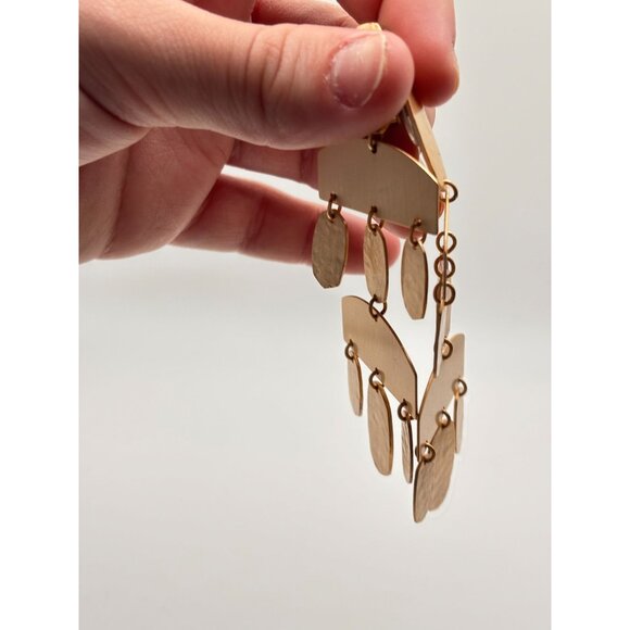 Kendra Scott Emmet Textured Gold Chandelier Drop Earrings - Picture 8 of 8